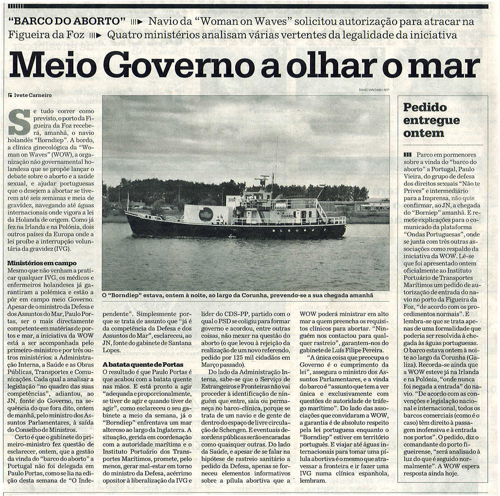 Mei Governo a olhar o mar