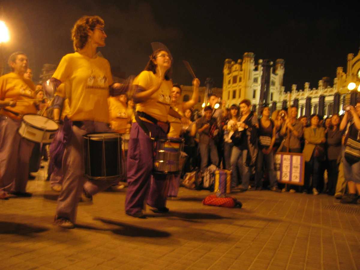 Lesbianband animates Protest, photo by Cedric