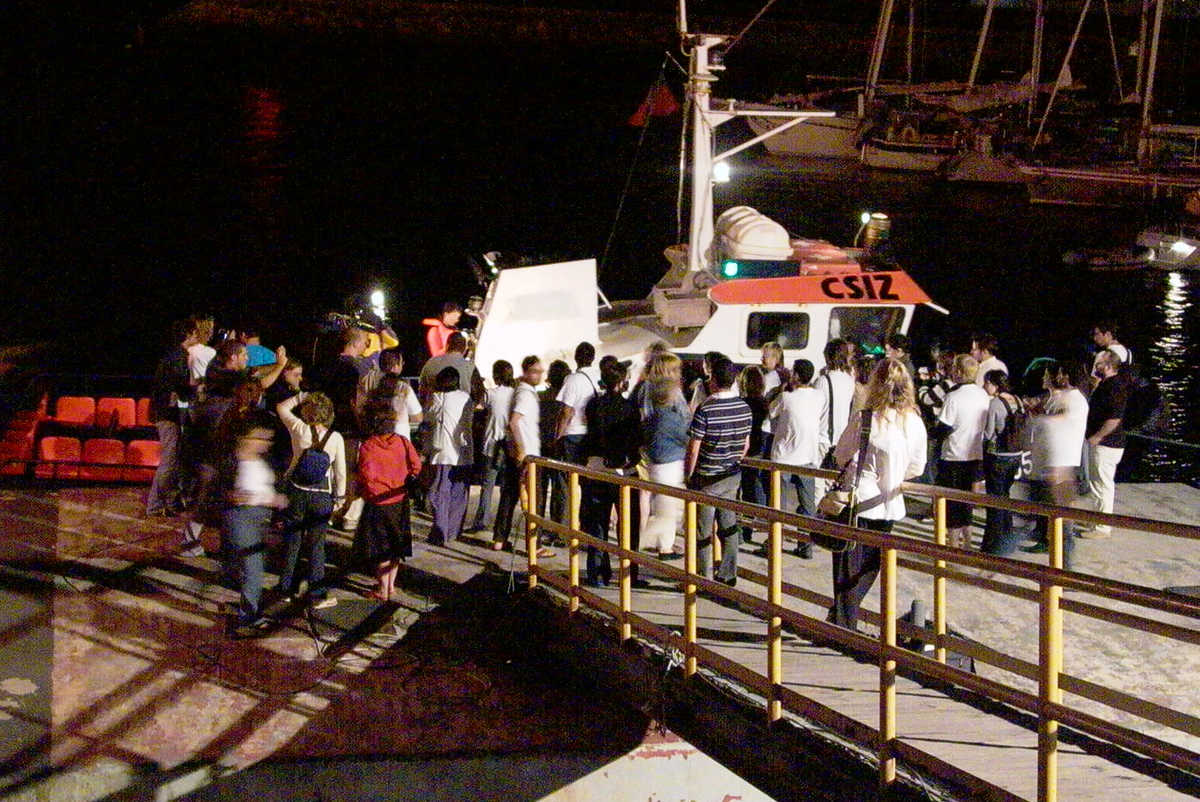 Shuttle boat returns from Ms. Borndiep