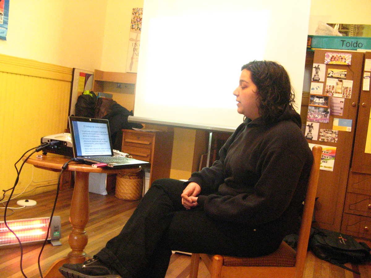 Sara presents during training in Chile