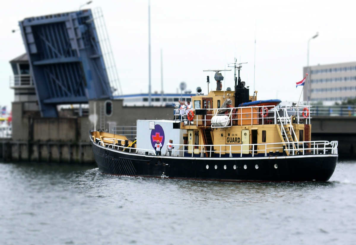 Ship leaves Den Helder harbour