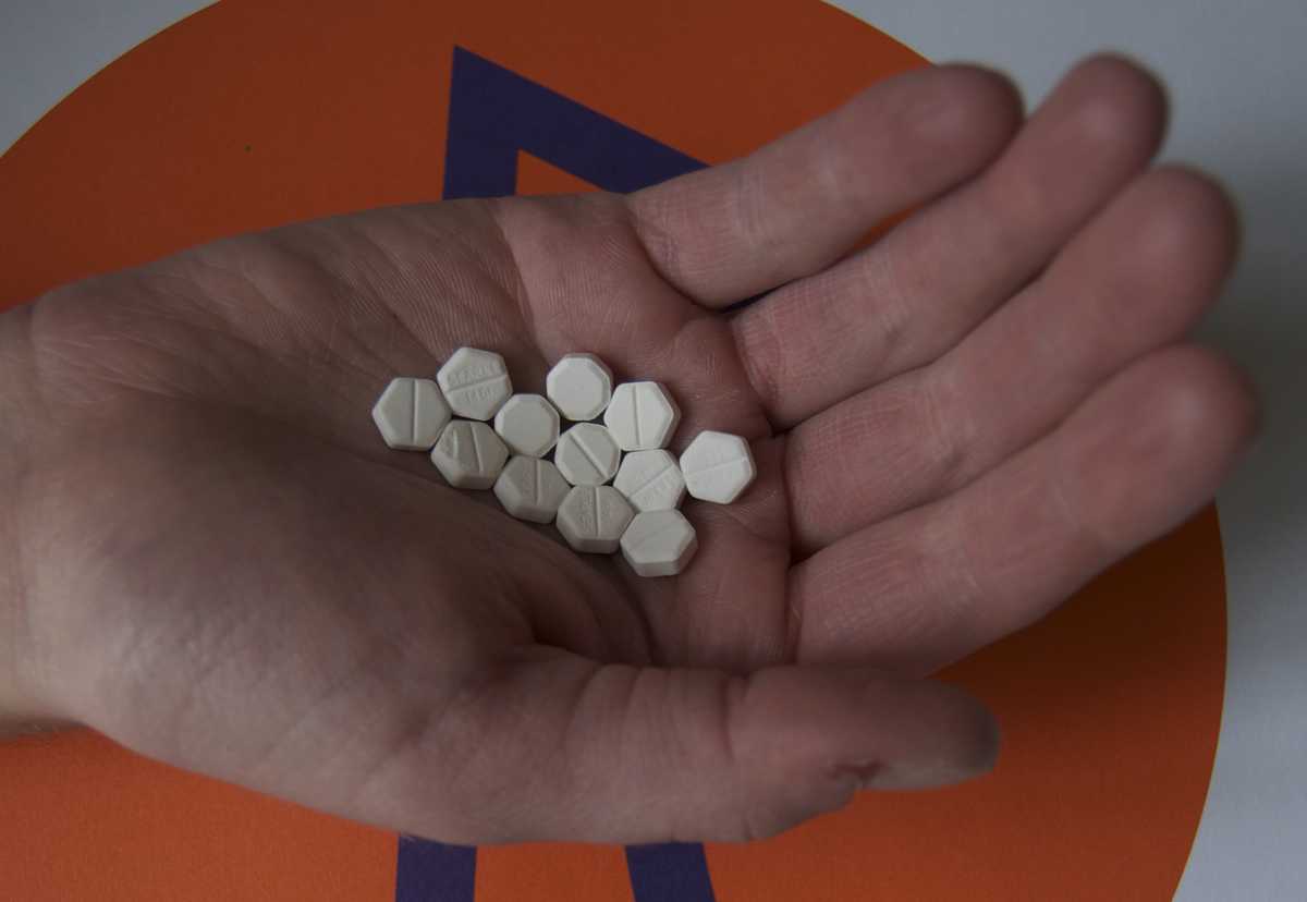 hand pills logo